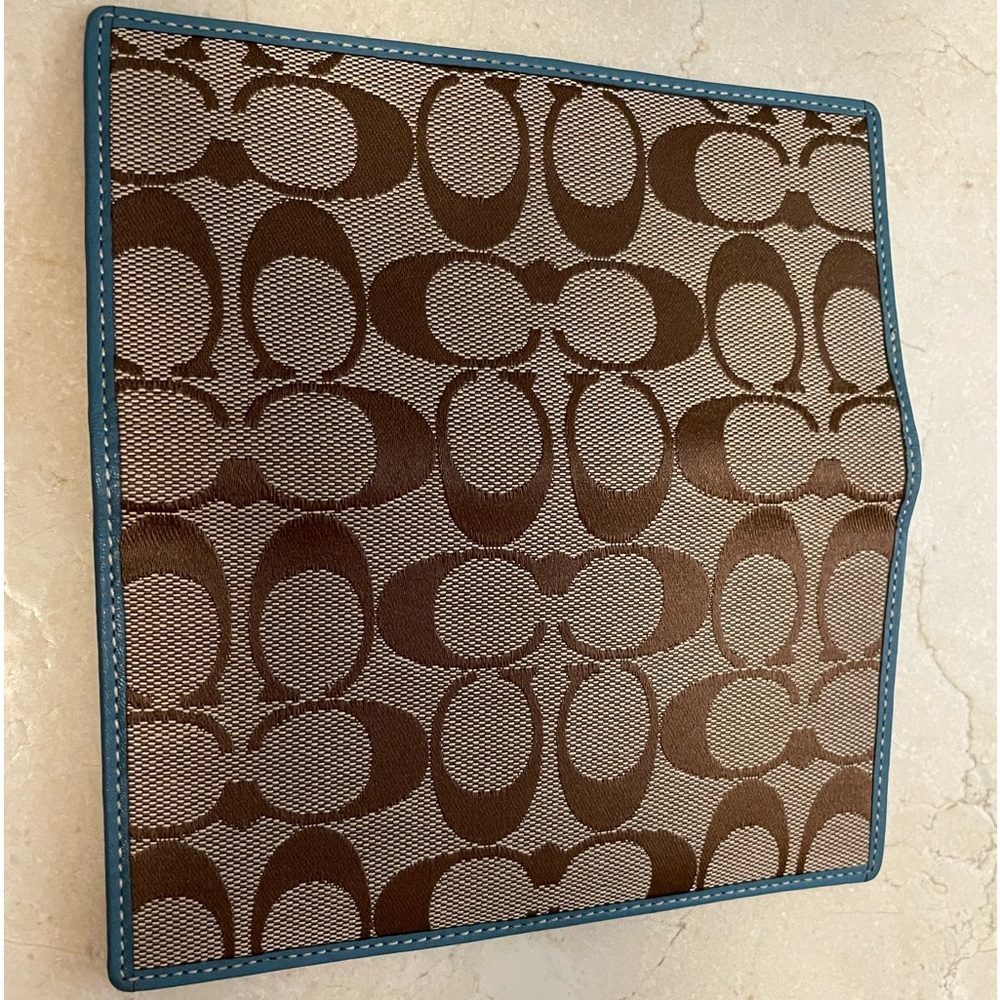 Coach - Picture 3 of 6